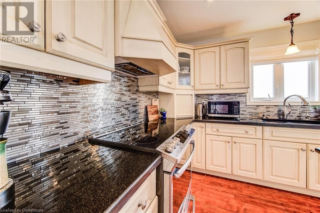 24 APPLEWOOD STREET Image 19