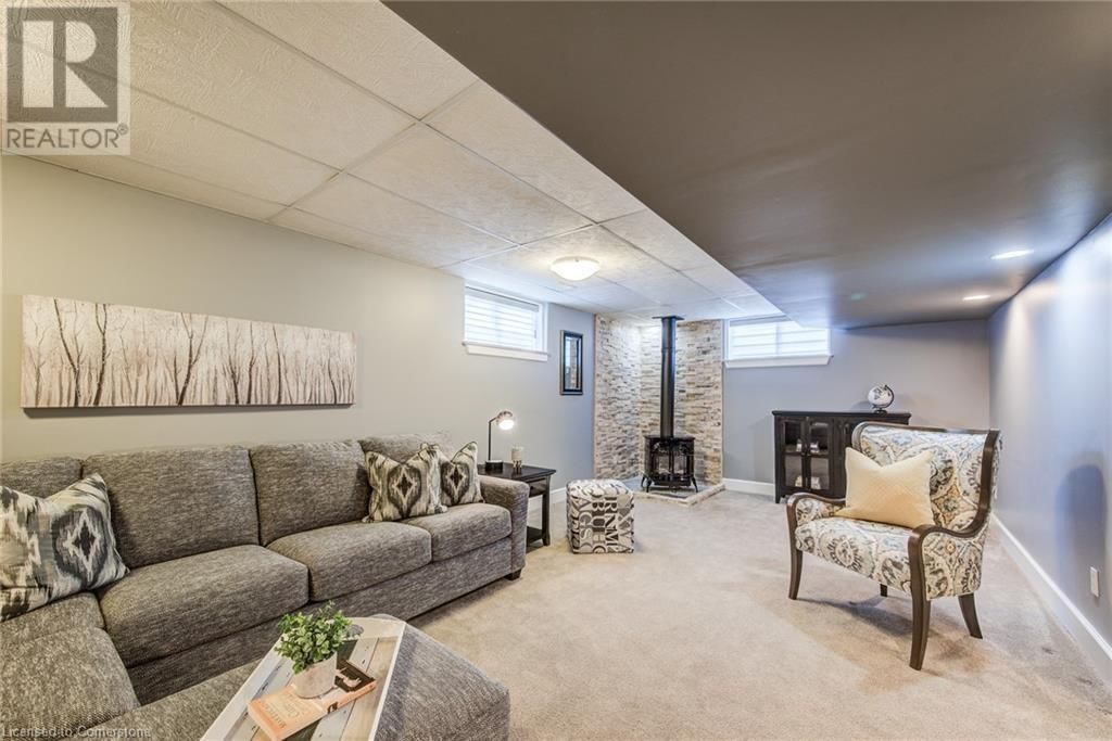 24 APPLEWOOD STREET Image 32