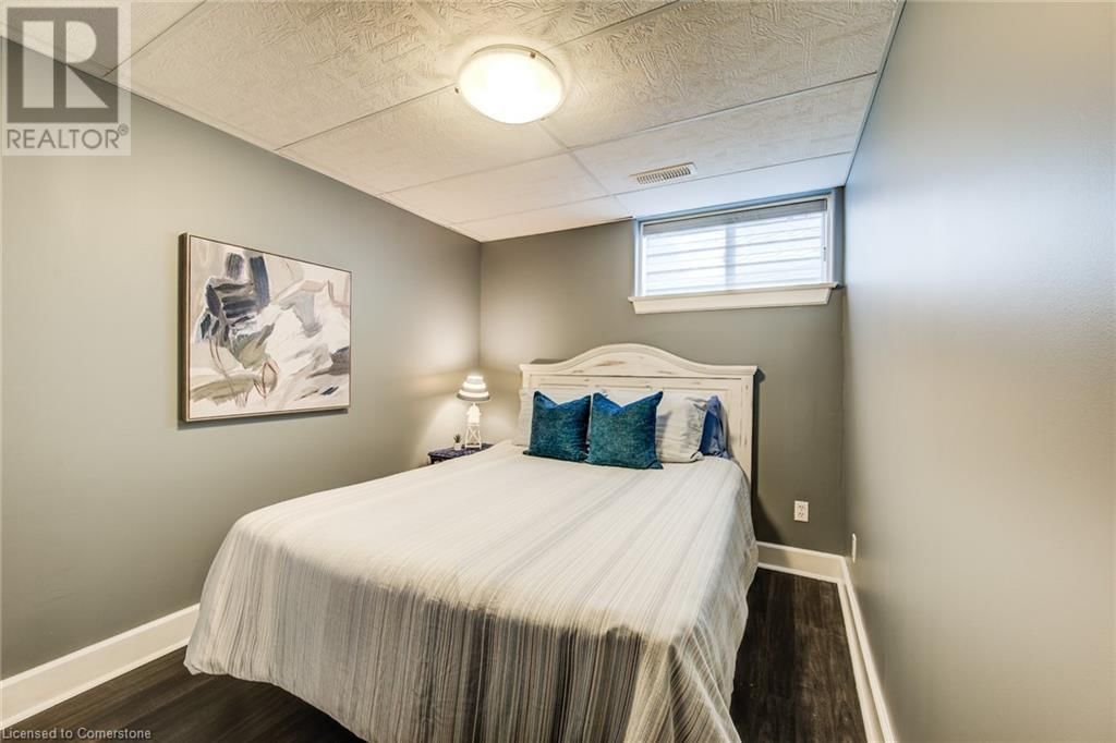 24 APPLEWOOD STREET Image 34