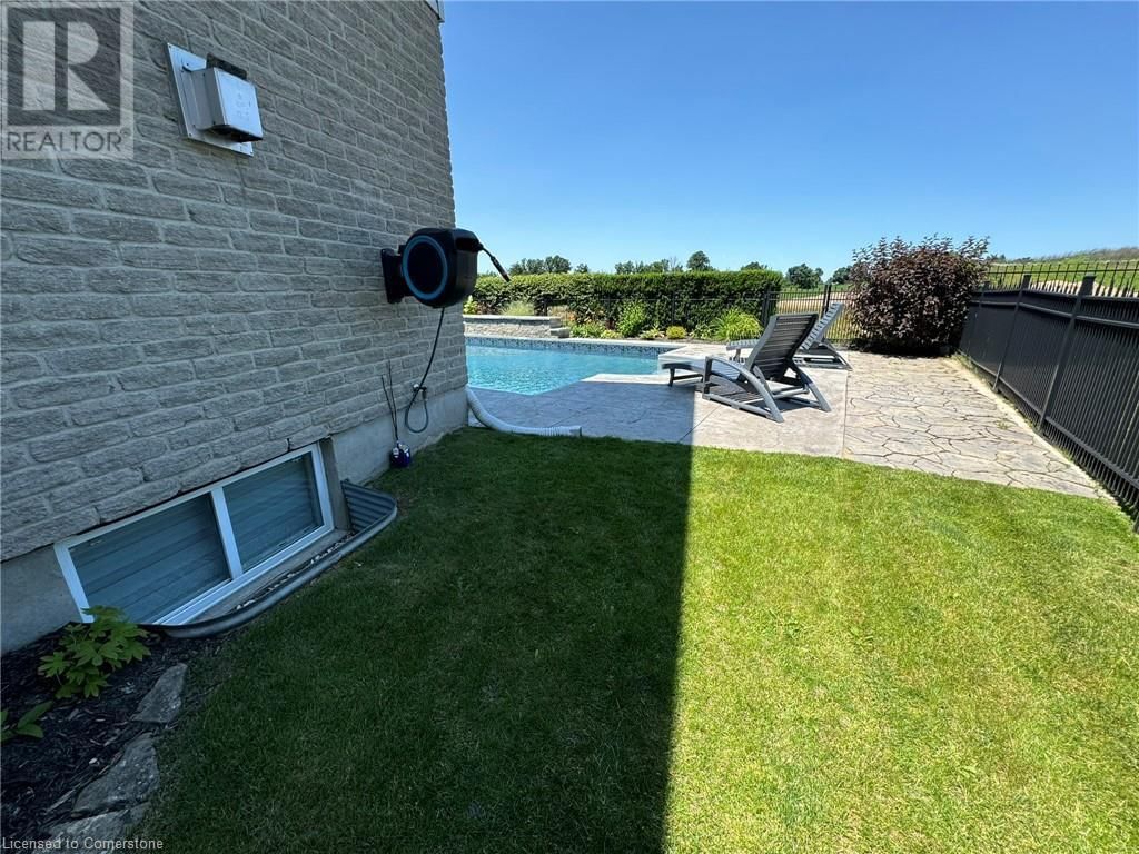 24 APPLEWOOD STREET Image 37