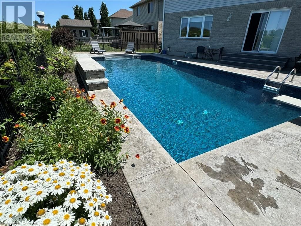 24 APPLEWOOD STREET Image 47
