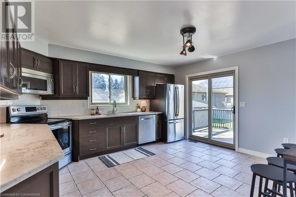 98 THOMAS AVENUE Image 18