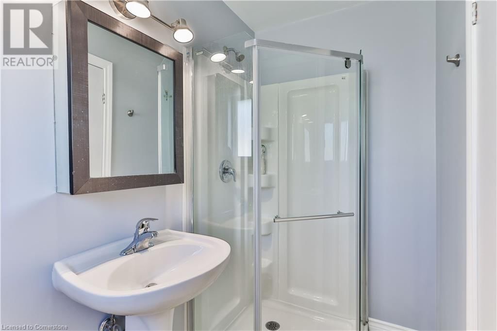 98 THOMAS AVENUE Image 24