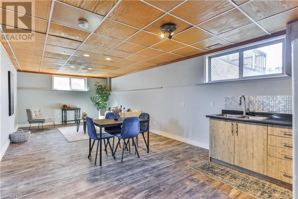 98 THOMAS AVENUE Image 31