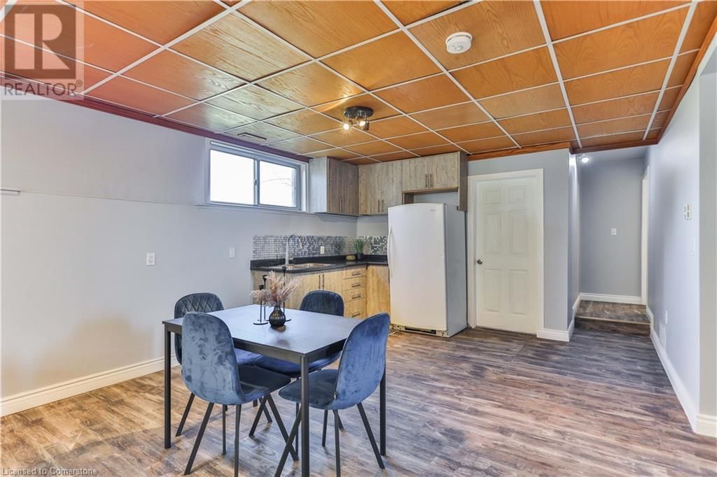 98 THOMAS AVENUE Image 32