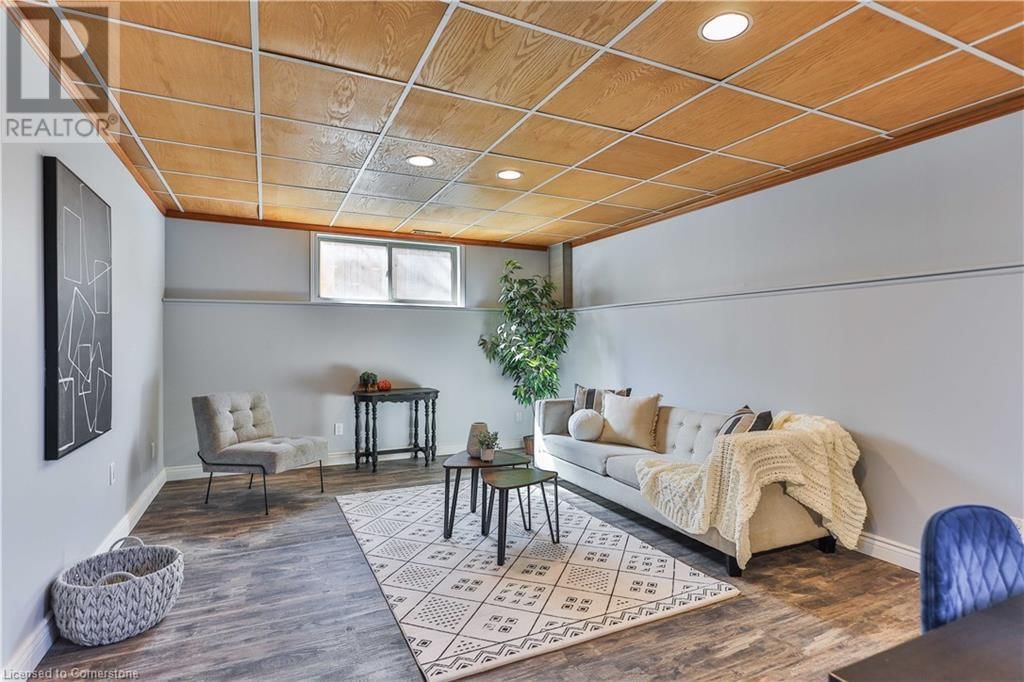98 THOMAS AVENUE Image 34