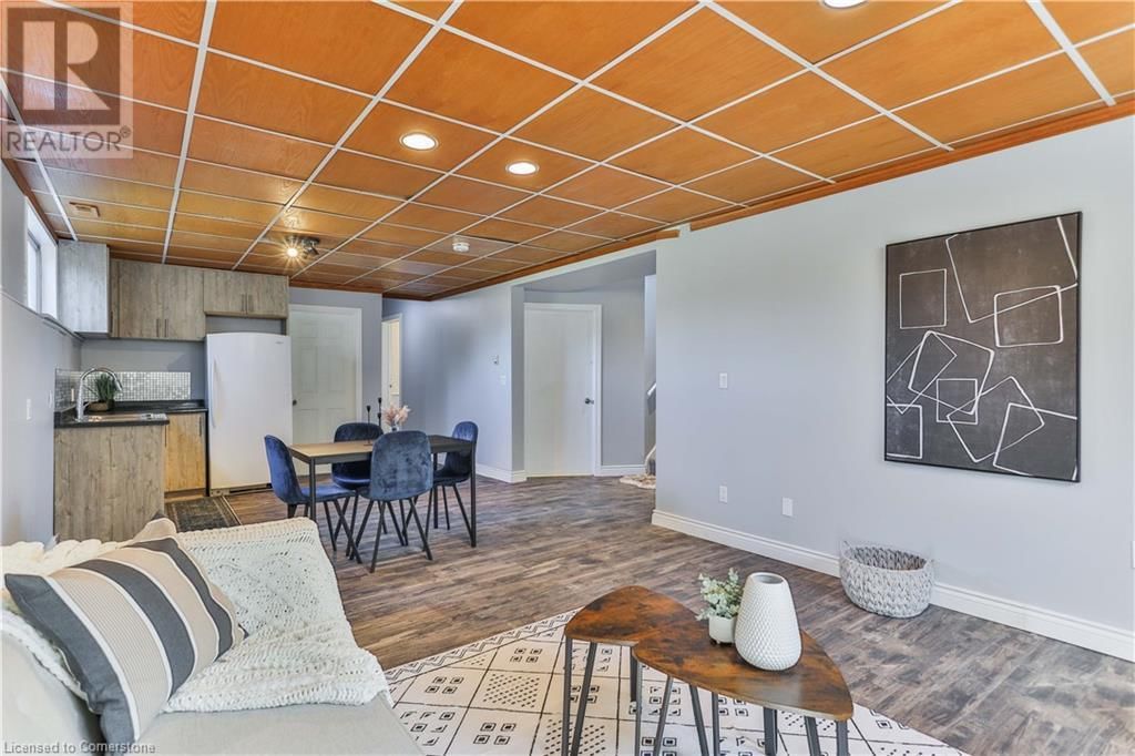 98 THOMAS AVENUE Image 36