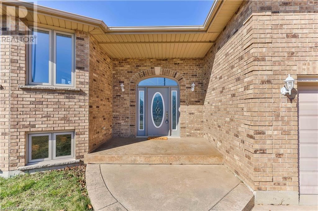 98 THOMAS AVENUE Image 4