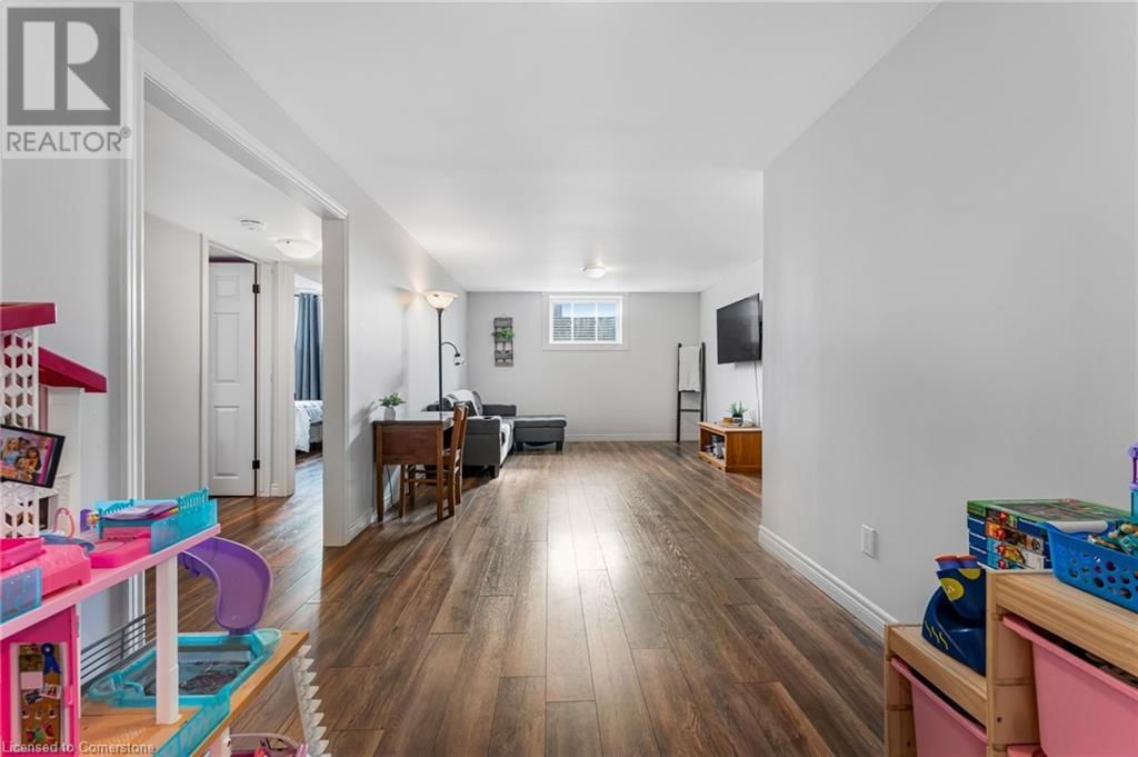 5 SILVERTHORNE COURT Image 32