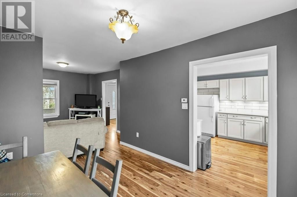 99 ROBINS AVENUE Image 10