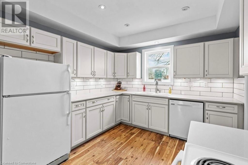 99 ROBINS AVENUE Image 14