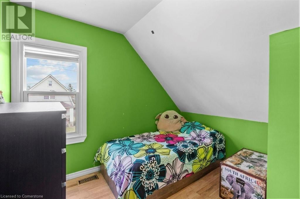 99 ROBINS AVENUE Image 17
