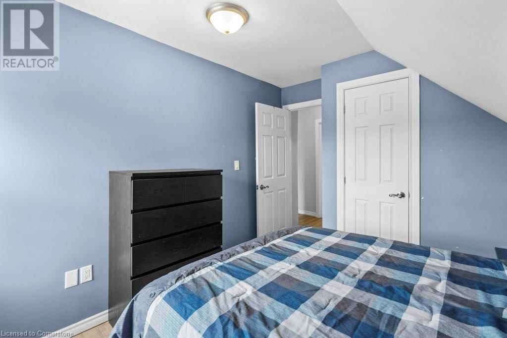 99 ROBINS AVENUE Image 20