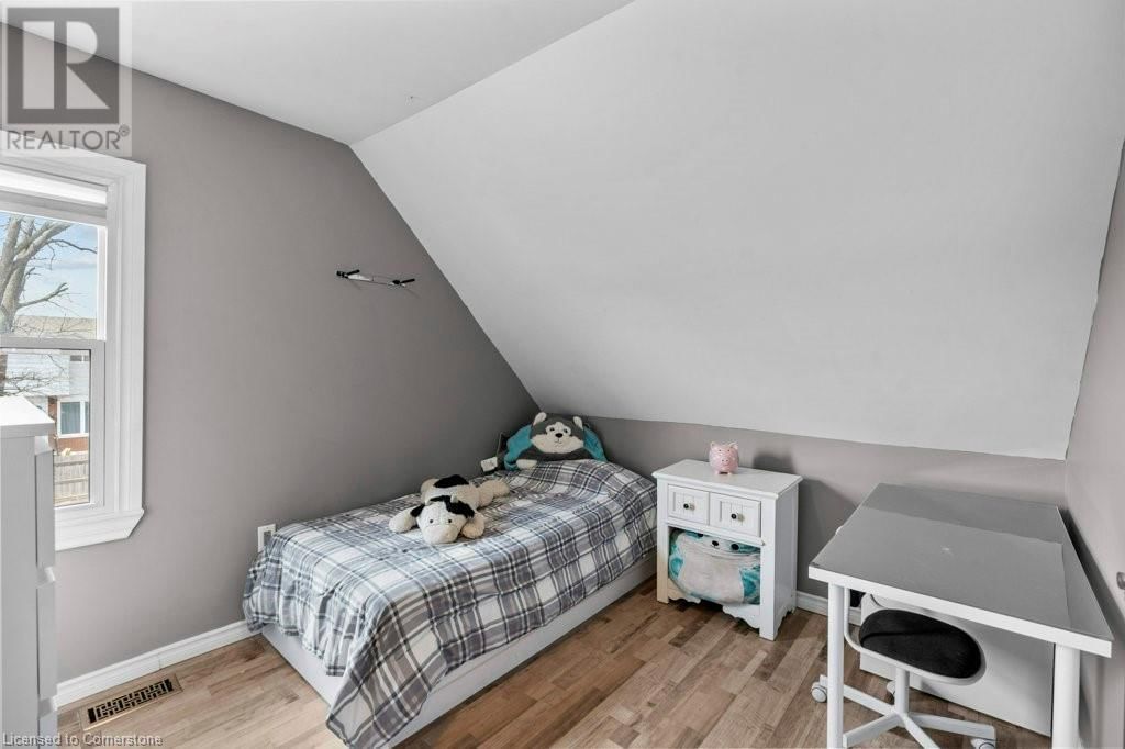 99 ROBINS AVENUE Image 21