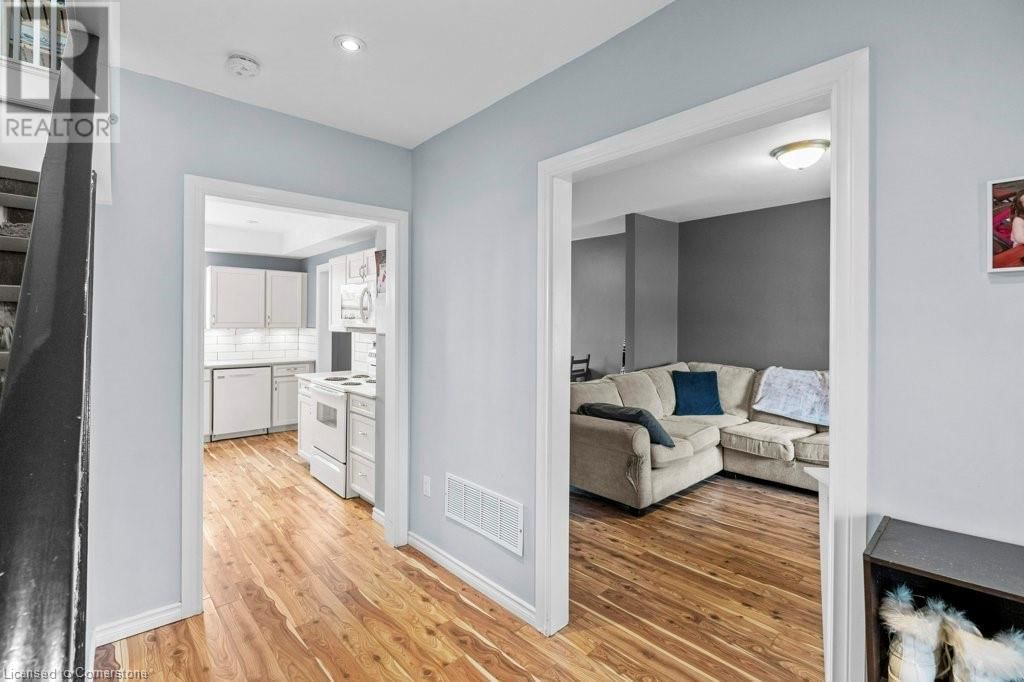 99 ROBINS AVENUE Image 5