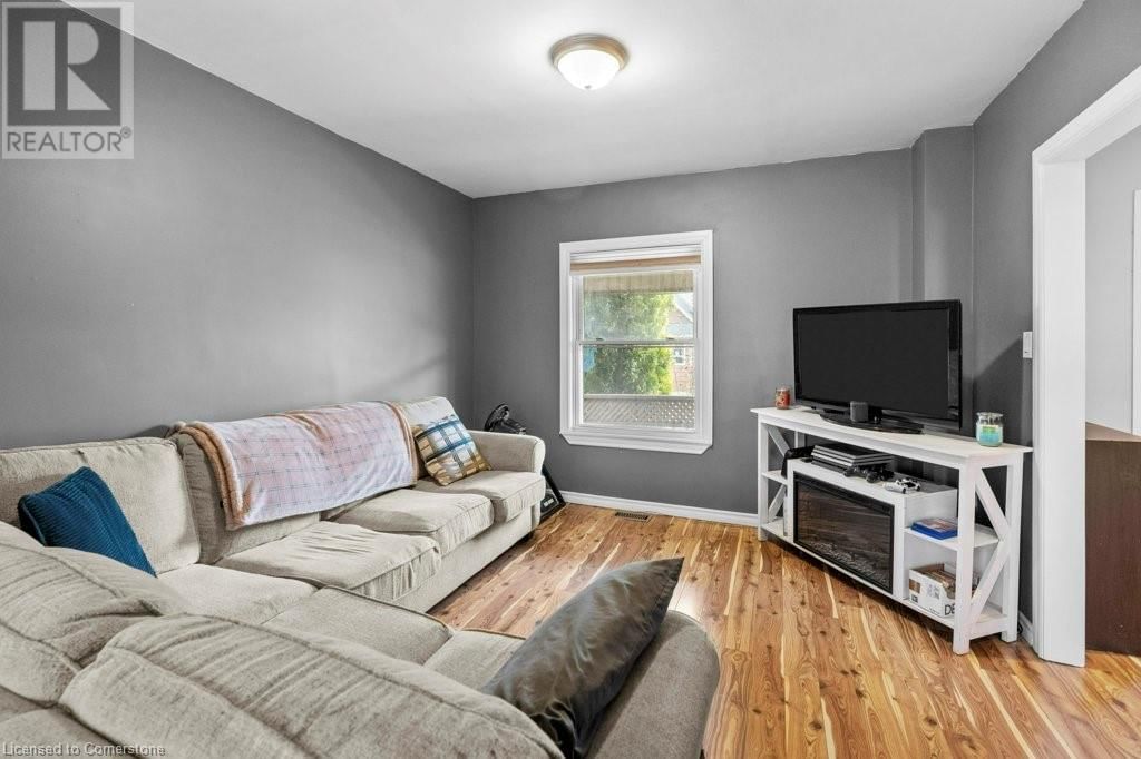 99 ROBINS AVENUE Image 6