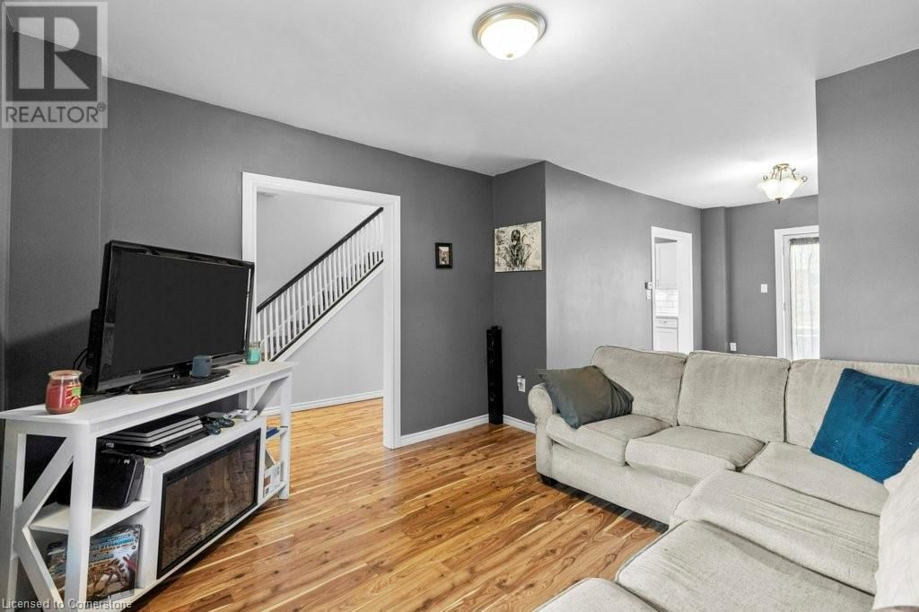 99 ROBINS AVENUE Image 7