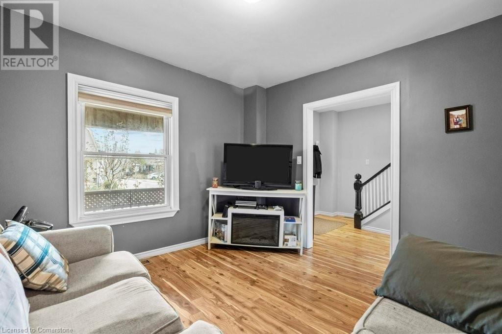 99 ROBINS AVENUE Image 8
