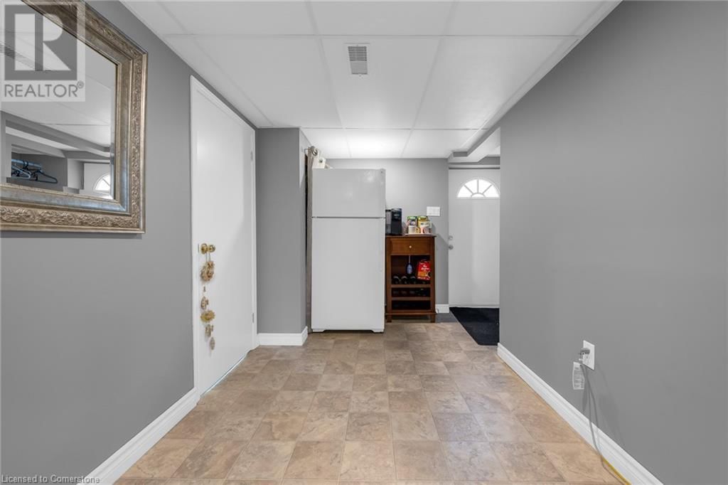 33 ROSEDALE AVENUE Image 24