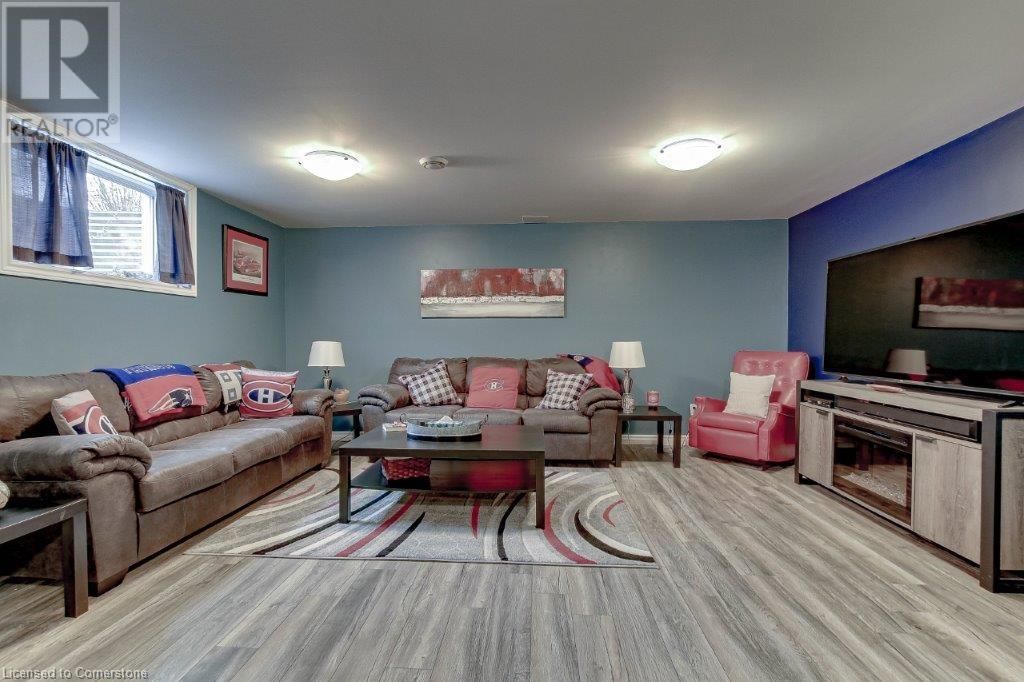 6 WINTERGREEN CRESCENT Image 19
