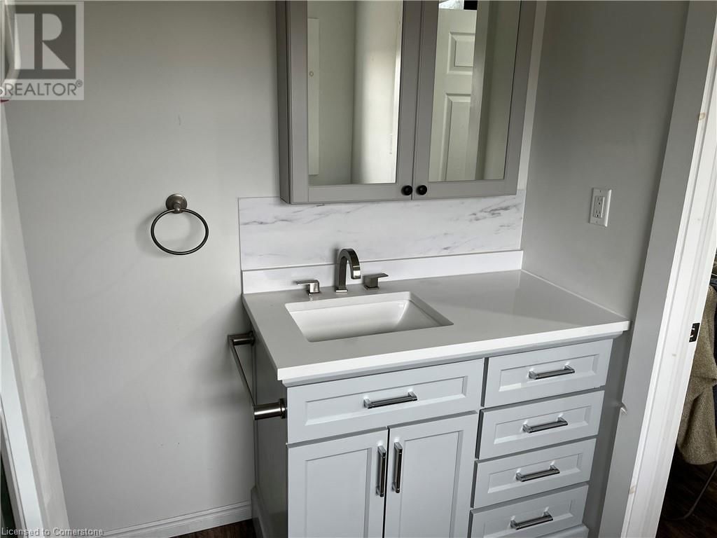 1115 BAY STREET Image 20