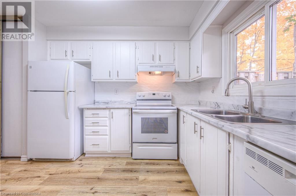 9 - 206 GREEN VALLEY DRIVE Image 10