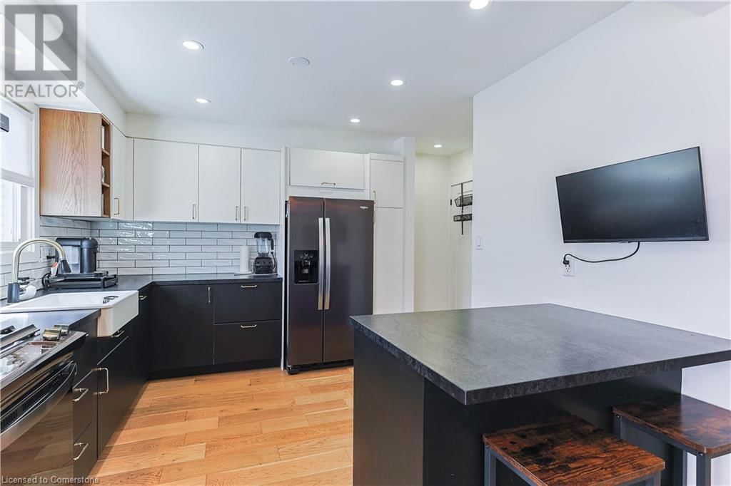 54 - 5475 LAKESHORE ROAD Image 11