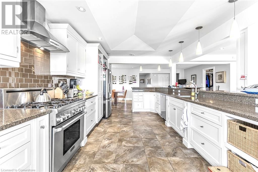 915 QUEENSTON ROAD Image 17