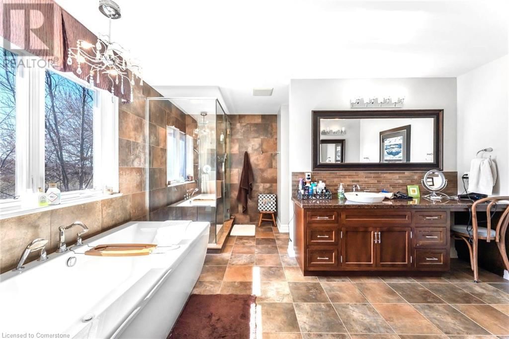 915 QUEENSTON ROAD Image 26