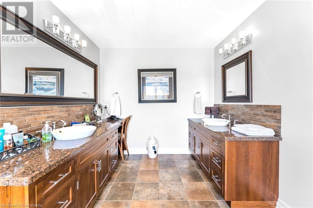 915 QUEENSTON ROAD Image 28