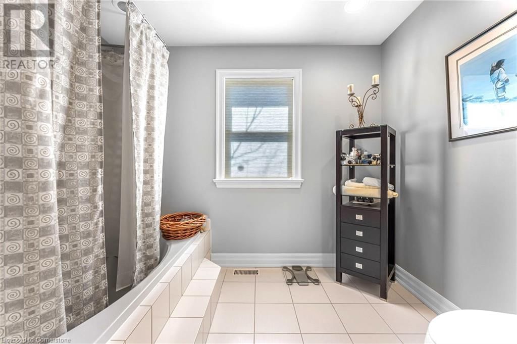 915 QUEENSTON ROAD Image 31