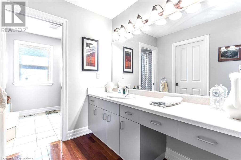 915 QUEENSTON ROAD Image 34