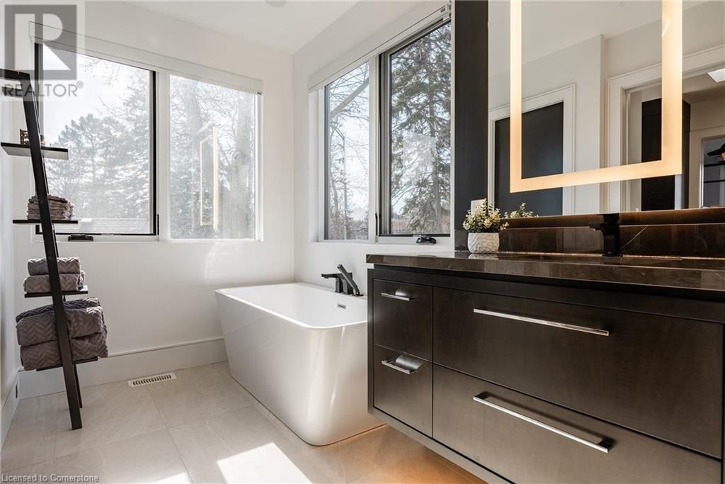 2488 LAKESHORE ROAD EAST Image 36