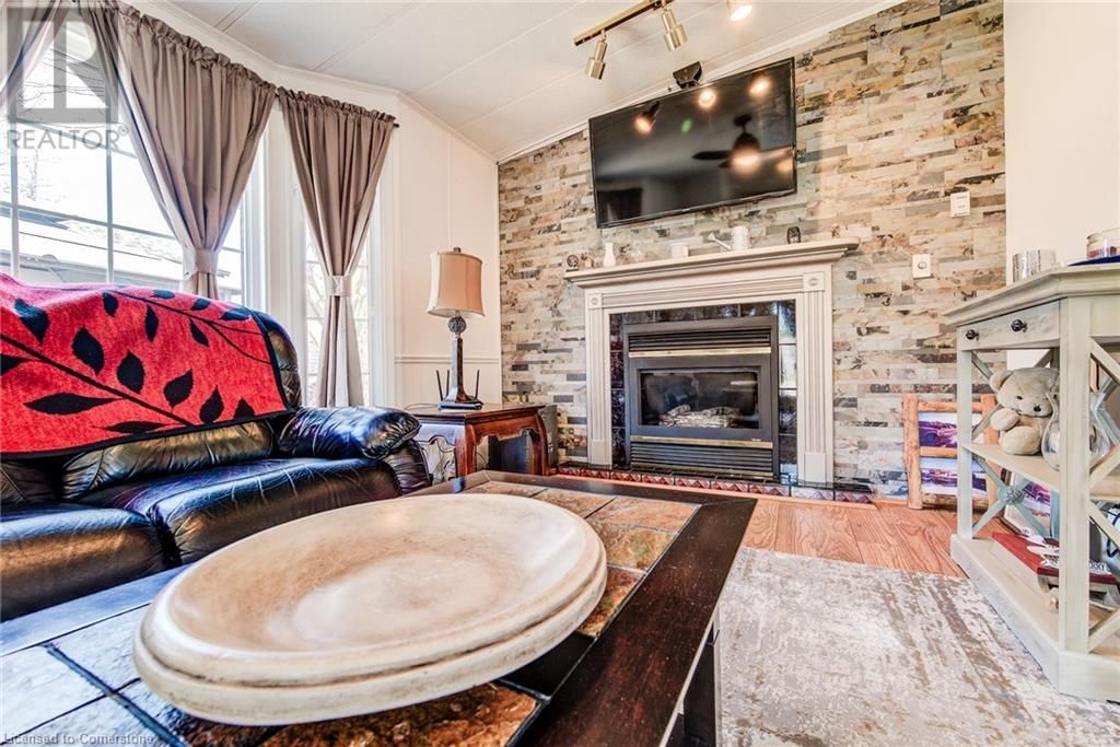 355 - 580 BEAVER CREEK ROAD Image 16