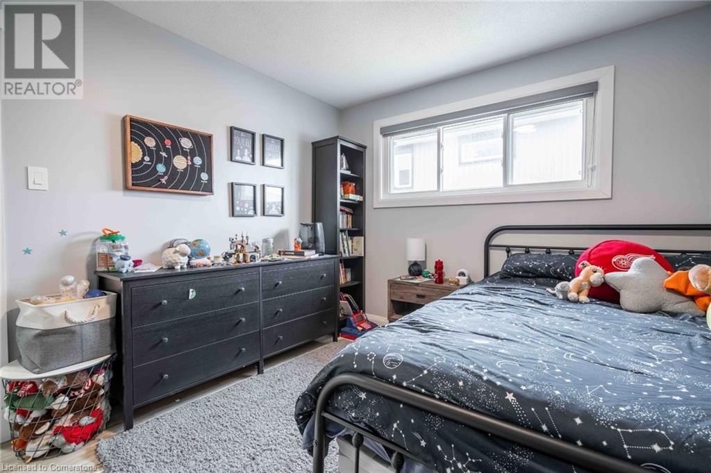 8 BANFF DRIVE Image 14