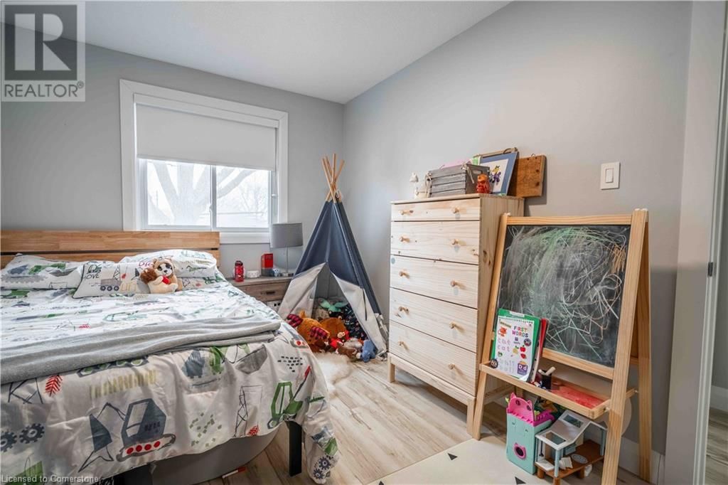 8 BANFF DRIVE Image 17