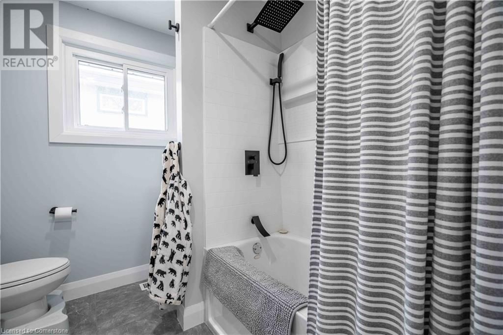 8 BANFF DRIVE Image 18