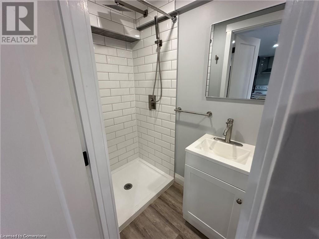 8 BANFF DRIVE Image 28