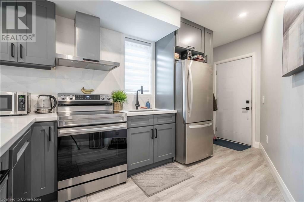 8 BANFF DRIVE Image 32