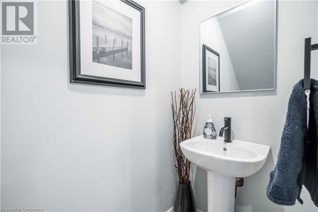8 BANFF DRIVE Image 37