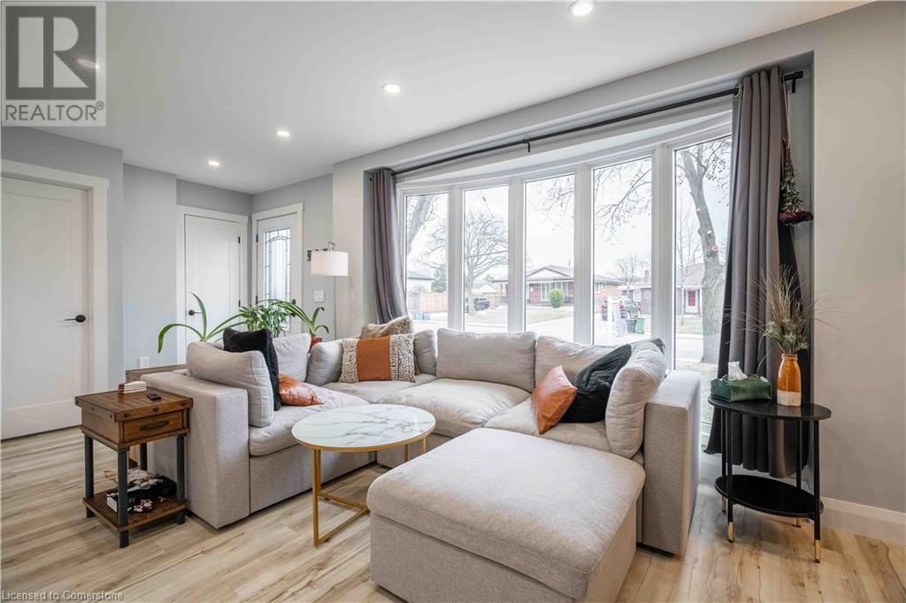 8 BANFF DRIVE Image 6