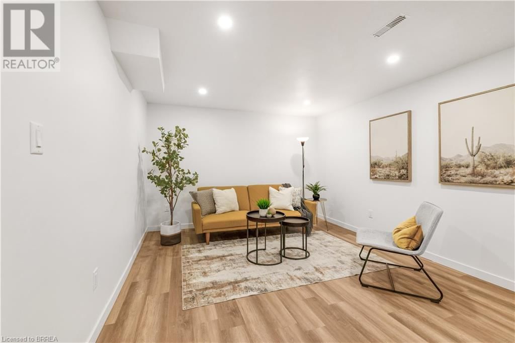 32 ENFIELD CRESCENT Image 11