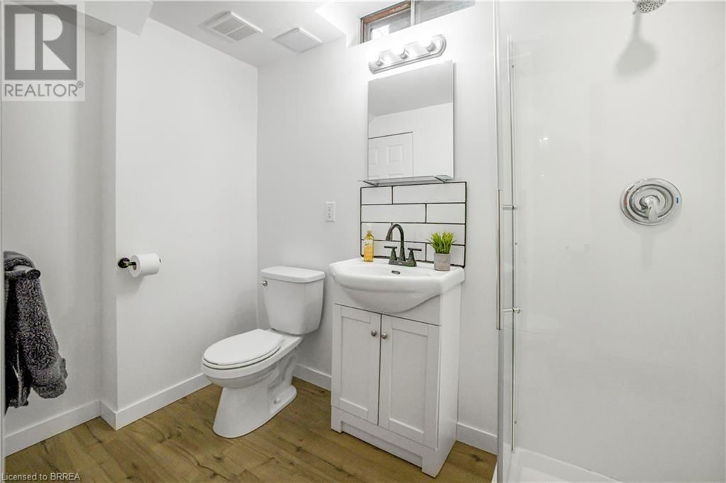 32 ENFIELD CRESCENT Image 12
