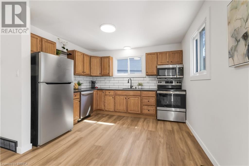 32 ENFIELD CRESCENT Image 4