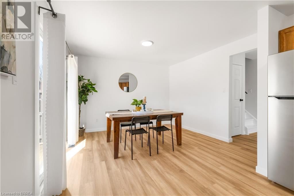 32 ENFIELD CRESCENT Image 5