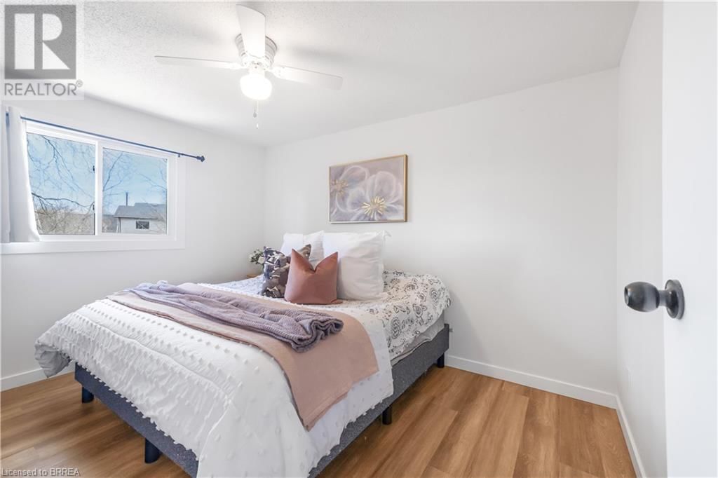 32 ENFIELD CRESCENT Image 6