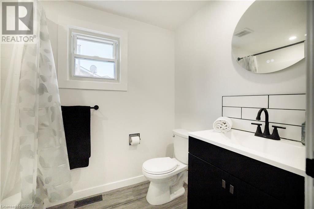 32 ENFIELD CRESCENT Image 7