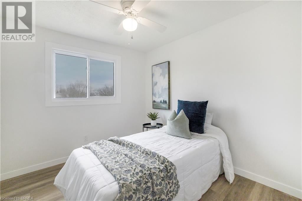 32 ENFIELD CRESCENT Image 9