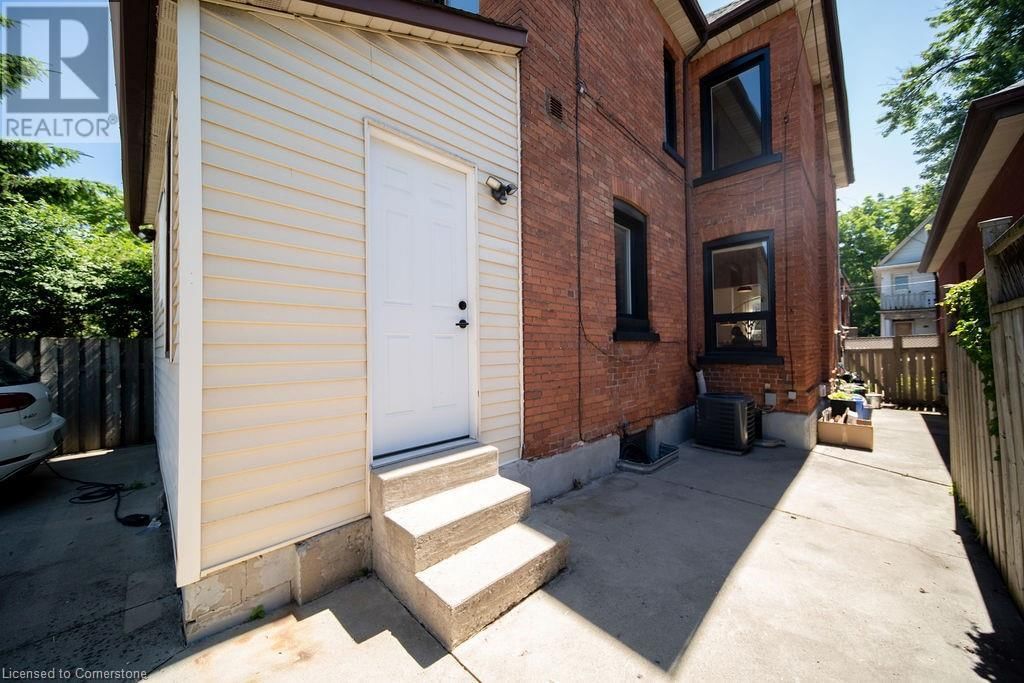 61 WILLIAM STREET Image 36