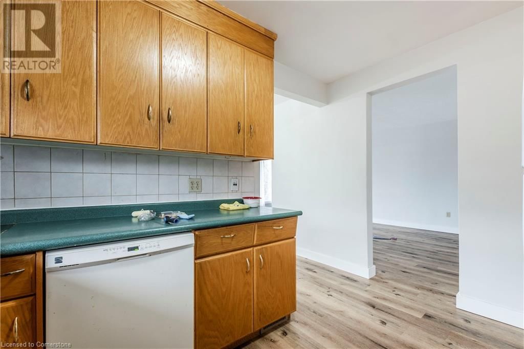 305 LORNE AVENUE Image 13